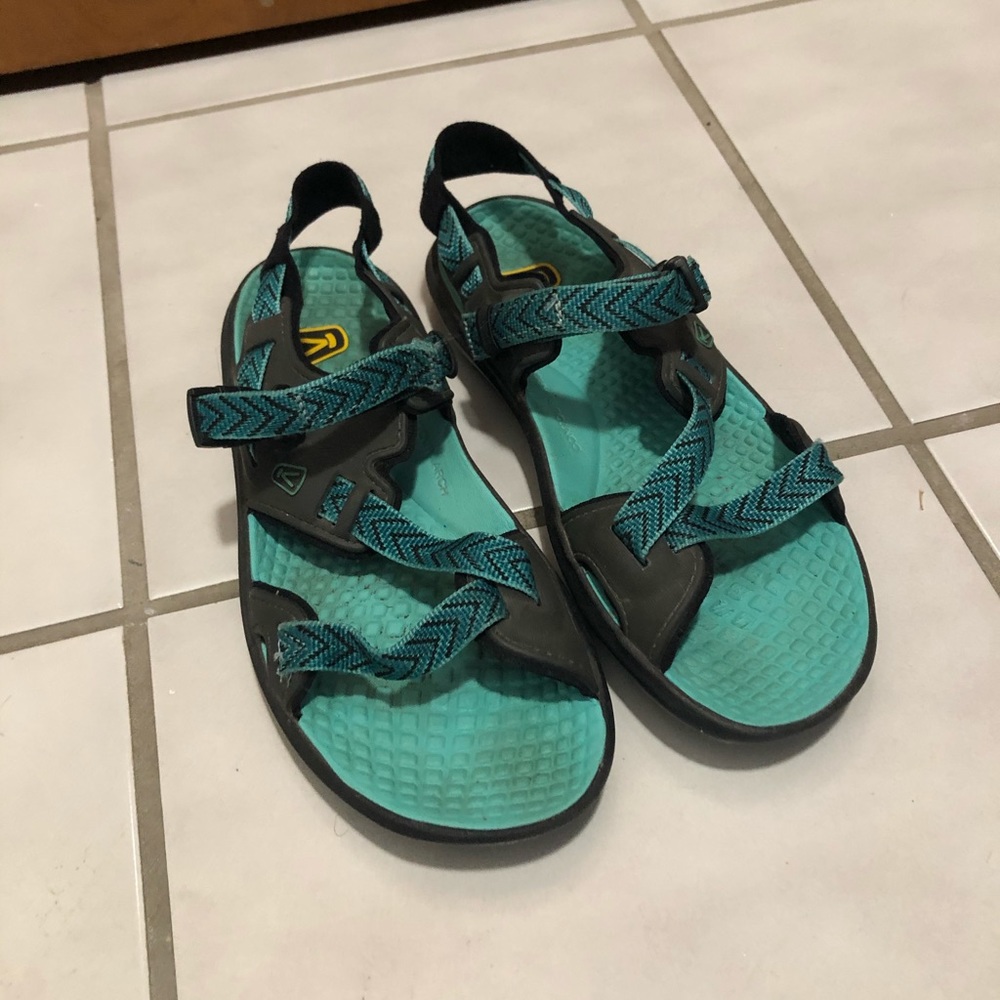Teal/Black Women’s Keen Sandals!